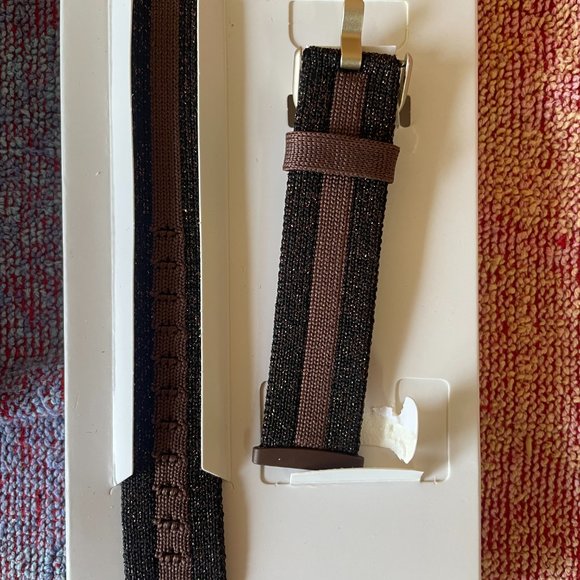 Fitbit wristband for Sense & Versa 3 - Picture 2 of 3